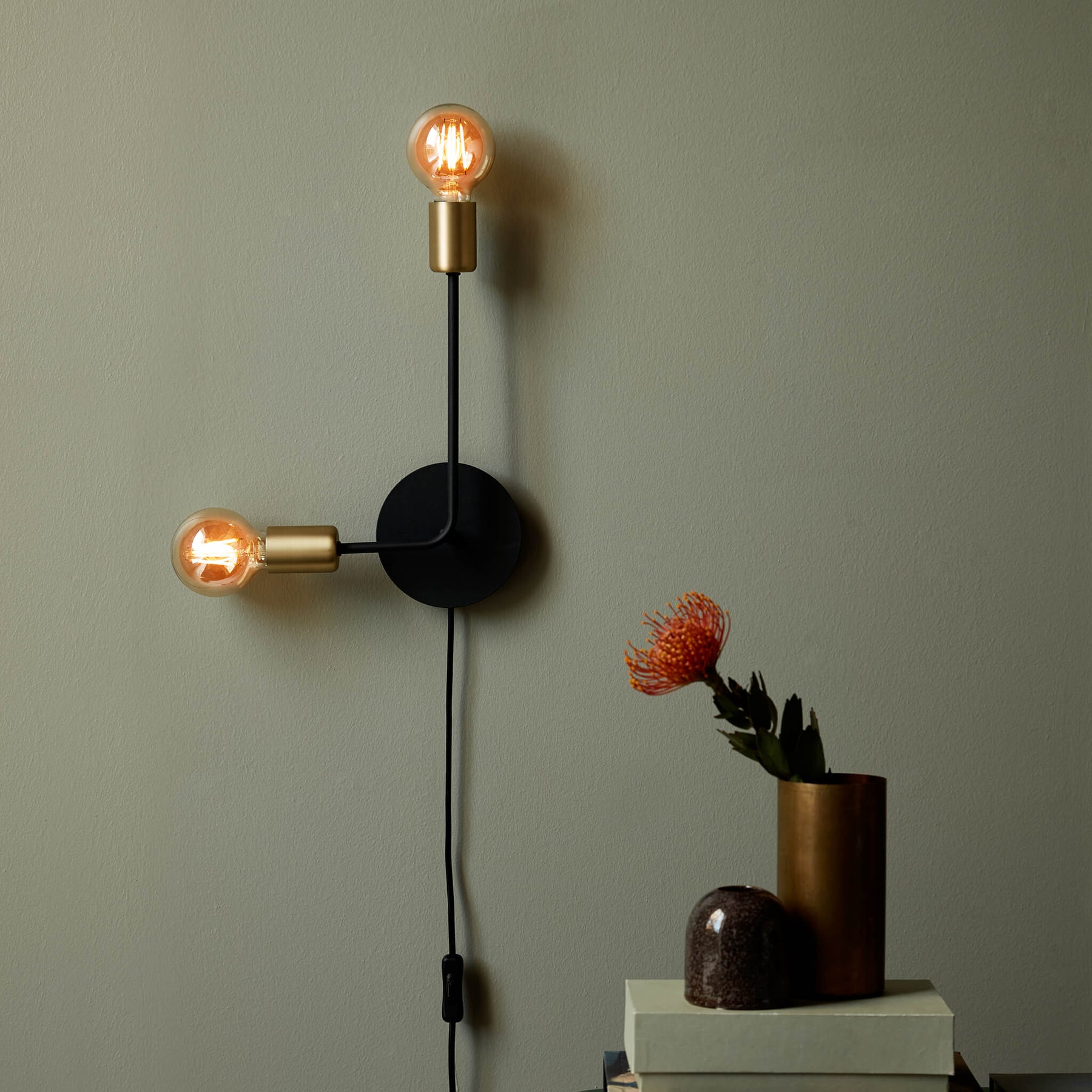 Josefine Wall Light, Black/Brass